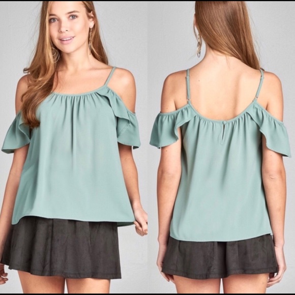 Open shoulder crepe woven Top - Picture 3 of 3